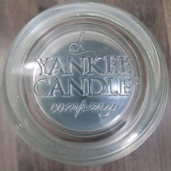 Yankee Candle Home Inspiration Seashore Breeze 19oz. Jar Candle - Picture 3 of 5